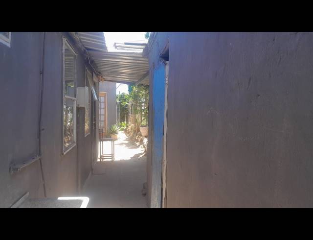 7 BEDROOM HOUSE FOR SALE IN NOMZAMO